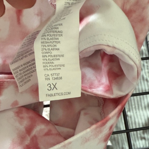 Fabletics SET Oasis PureLuxe Red Smokey Marble 2 piece Crop Top Leggings sz 3X - Picture 7 of 16